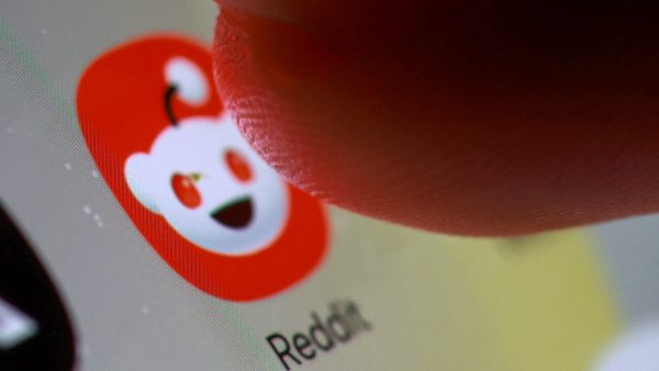 Reddit Shares Slide As Google AI Access Fight Raises Investor Concerns