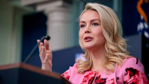 Leavitt to Step Down From Trump Cabinet