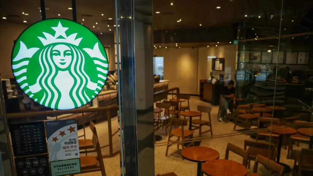 an-empty-starbucks-store-in-seoul
