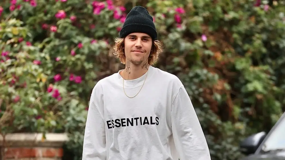Justin Bieber enjoys a walk around his neighborhood. Los Angeles^ CA USA 02 27 2021