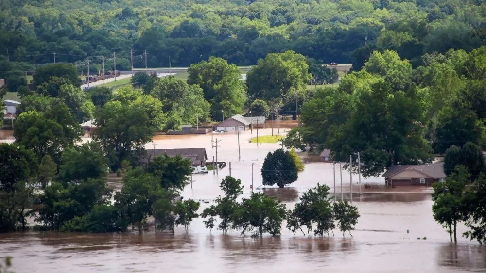 View from 412 Highway to the West of Tulsa Oklahoma as Arkansas river rises and innodates residential area with houses flooded and cars parked in water and a RV tipping over Sand Springs USA 5-25-2019