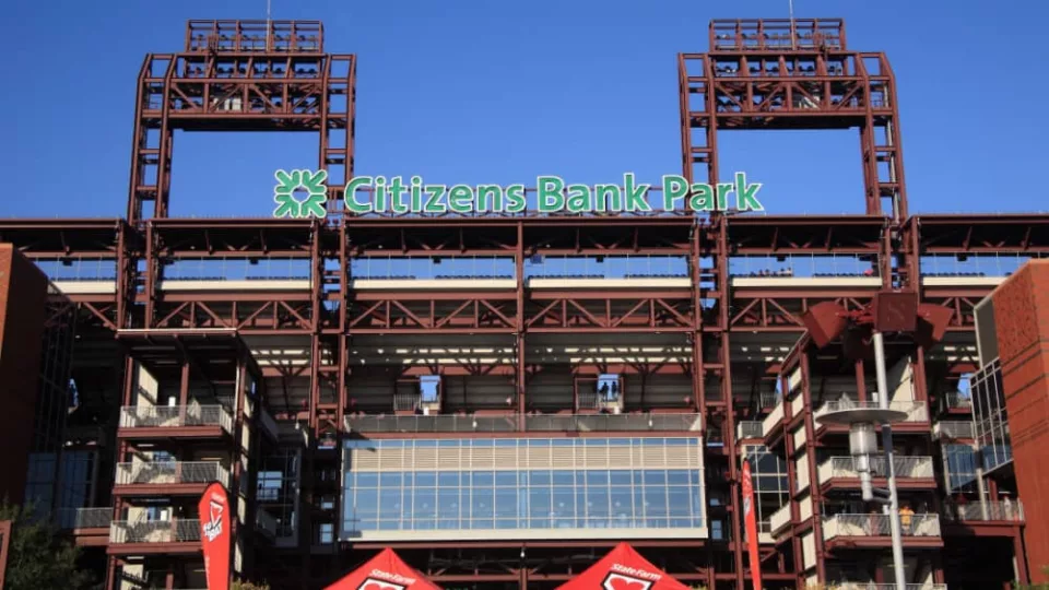 Diamondbacks defeat Phillies 42 in Game 7 to win NLCS and advance to