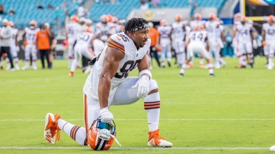 Cleveland Browns DE Myles Garrett signs record-breaking, 4-year ...