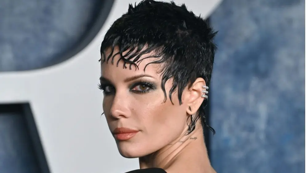 Halsey at the 2023 Vanity Fair Oscar Party at the Wallis Annenberg Center. BEVERLY HILLS^ CA. March 12^ 2023