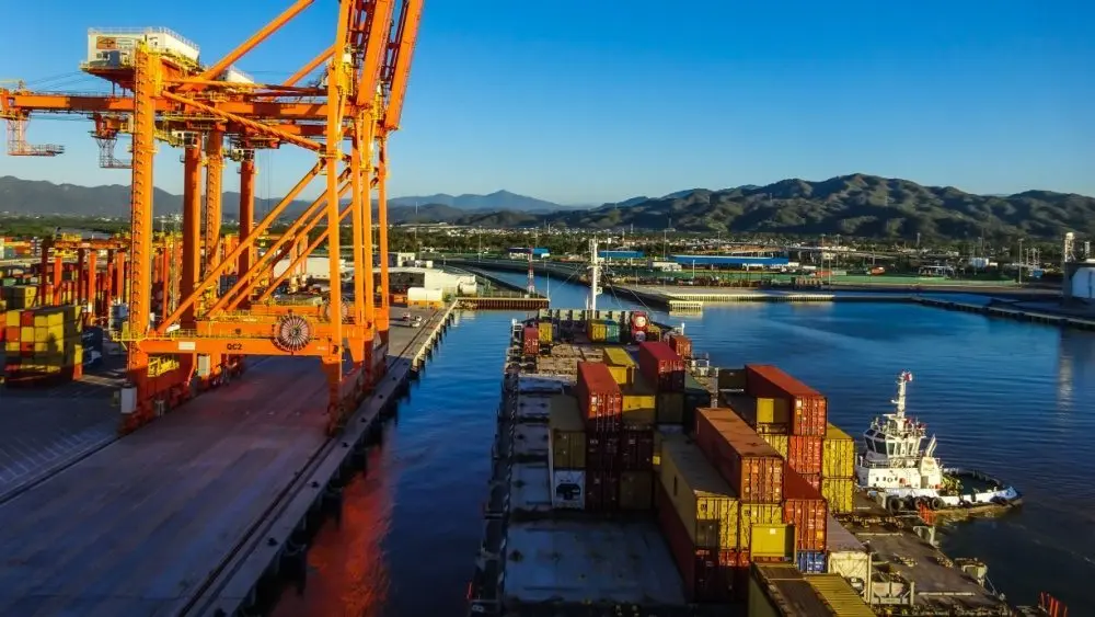 Container vessel approaching the berth Manzanillo^ Mexico - November 1 2015