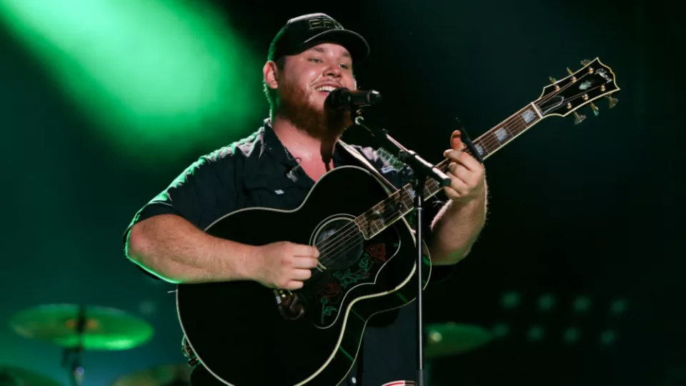 Luke Combs adds new stadium shows to 2023 World Tour | WMIX