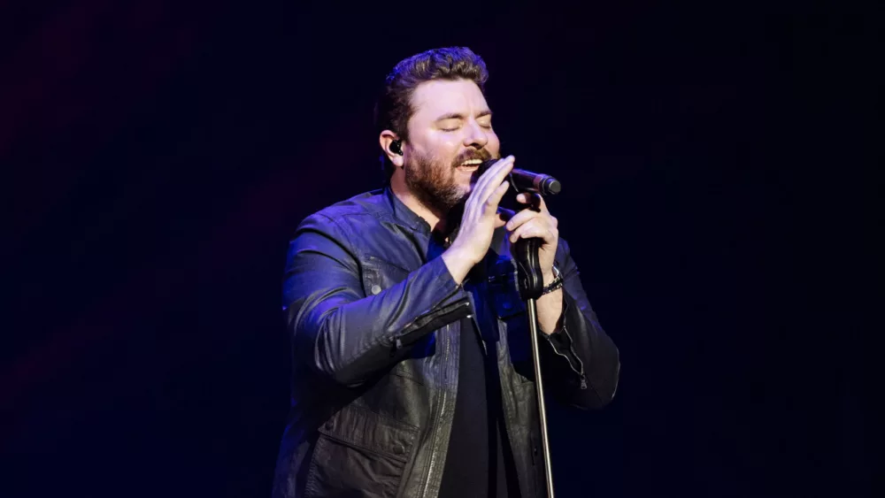 Chris Young - Love Looks Good on You (Official Lyric Video) 