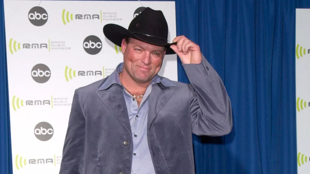 JOHN MICHAEL MONTGOMERY at the Radio Music Awards at the Aladdin Hotel & Casino^ Las Vegas. 04NOV2000