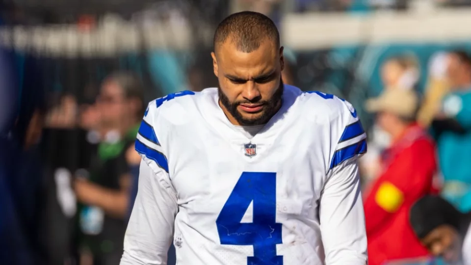 Dallas Cowboys QB Dak Prescott suffers hamstring injury during Cowboys