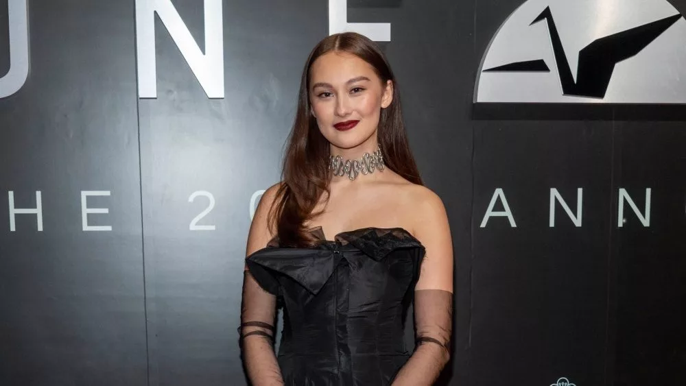 Lola Tung attends 20th Annual Unforgettable Gala presented by Lexus at The Beverly Hilton^ Beverly Hills^ CA December 17 2022