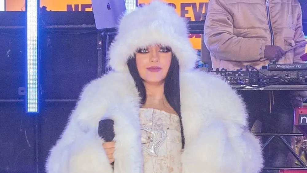 Jessie Murph perform on stage w/Jelly Roll during 2024 New Year's celebration on Times Square in New York on December 31^ 2023.