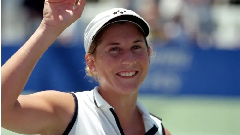 Tennis legend Monica Seles acknowledges the crowd at 2001 Acura Classic