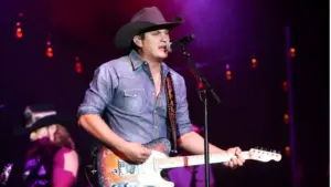 Jon Pardi performs onstage during the "All Time High" tour at the Paramount on January 16^ 2016 in Huntington^ New York.