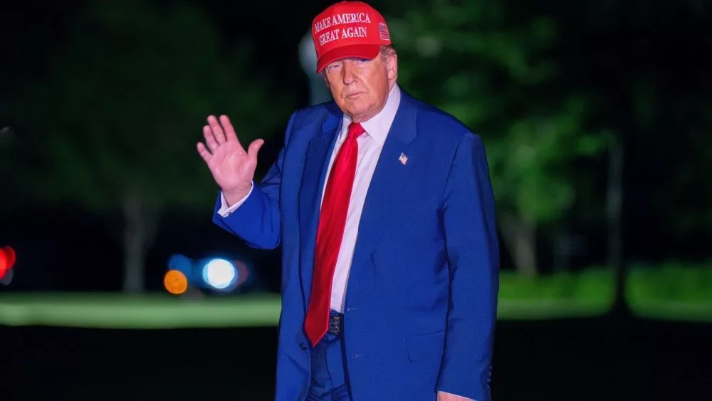 President Trump returns to the White House after speaking at a rally in Michigan. Washington Dc^ United States^ April 29 2025