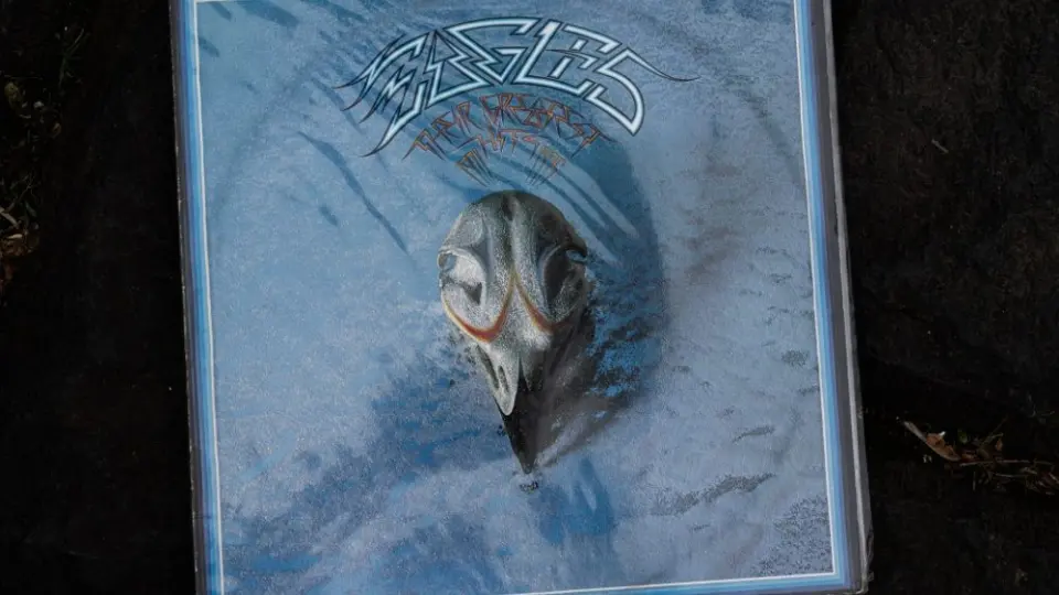 Vinyl cover art of Eagles Their Greatest Hits 1971-1975^ featuring rock music.