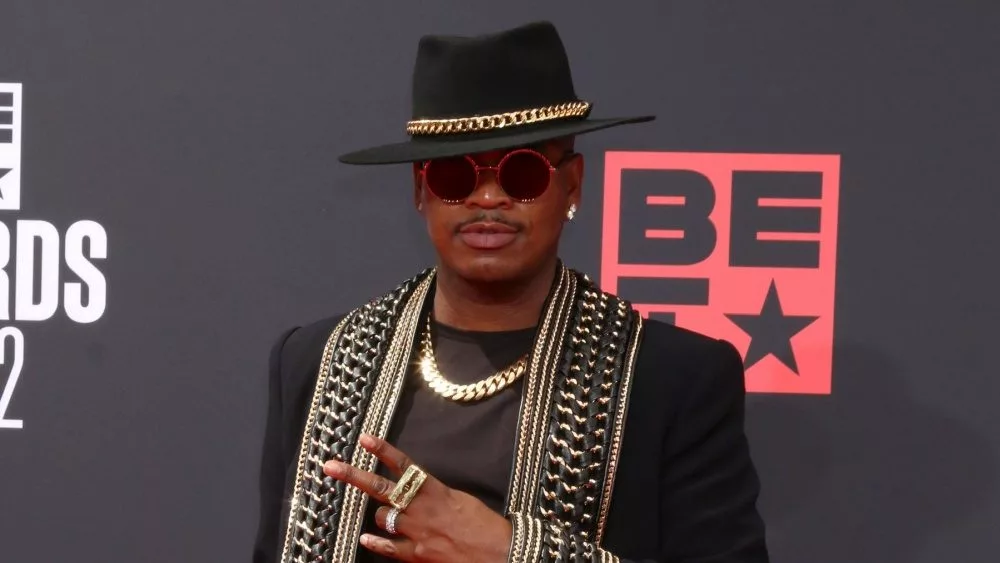 Ne-Yo at the 2022 BET Awards Arrivals at Microsoft Theater on June 26^ 2022 in Los Angeles^ CA