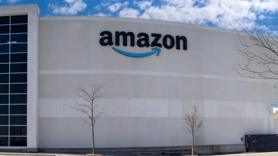 Amazon North American Delivery^ Return and Refurbished products center warehouse in Toronto Toronto^ Canada^ 10 April 2025