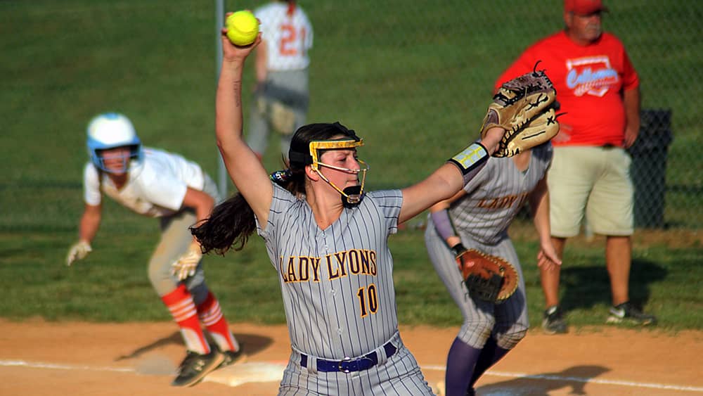 kaelyn-conger-pitches