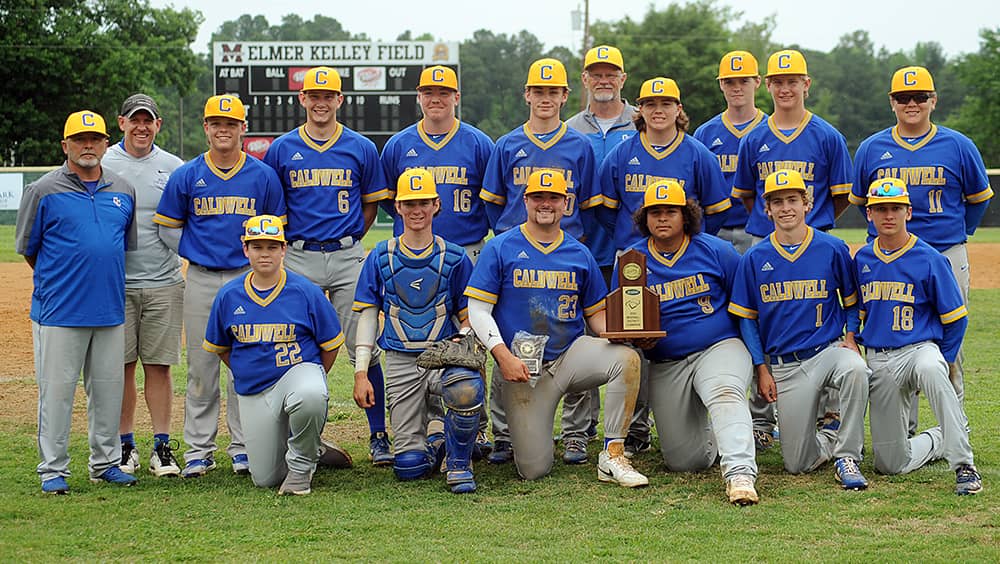 caldwell-county-tigers-with-trophy