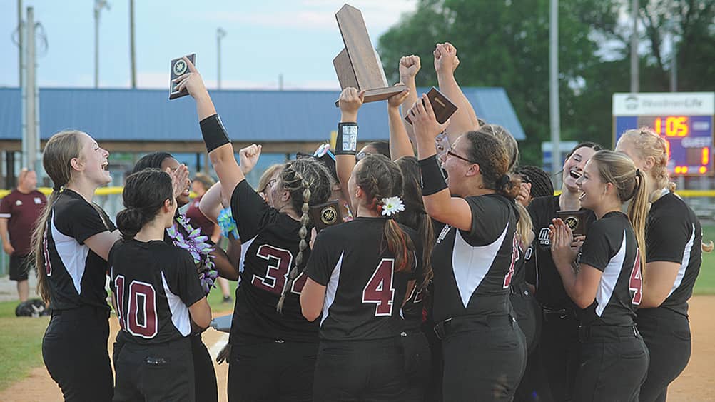 lady-maroons-celebrate