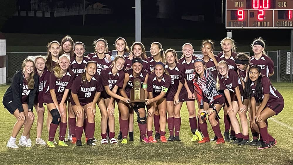 lady-maroons-with-trophy-2