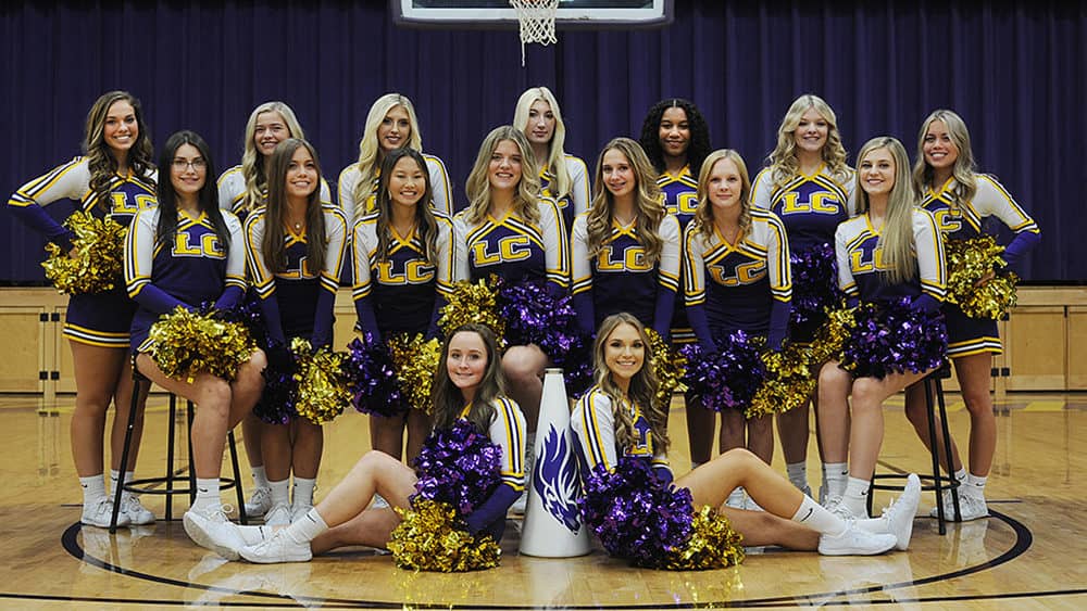 lyon-cheerleaders