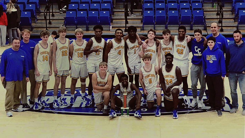 caldwell-county-tigers-with-trophy-2