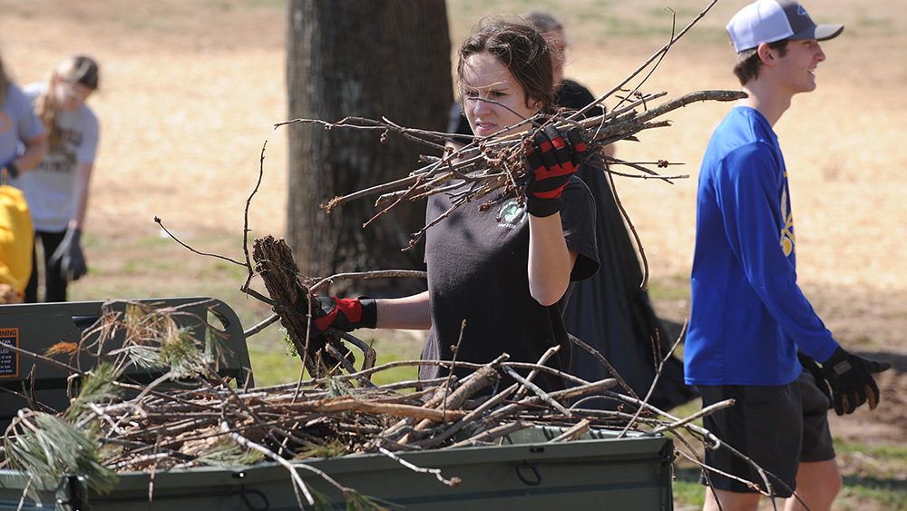 cleanup-day-at-golf-course