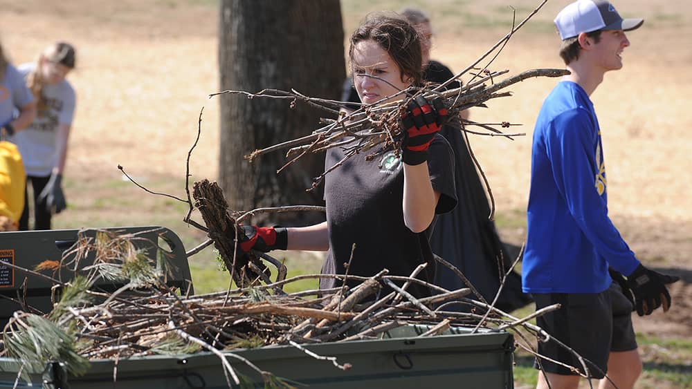 cleanup-day-at-golf-course
