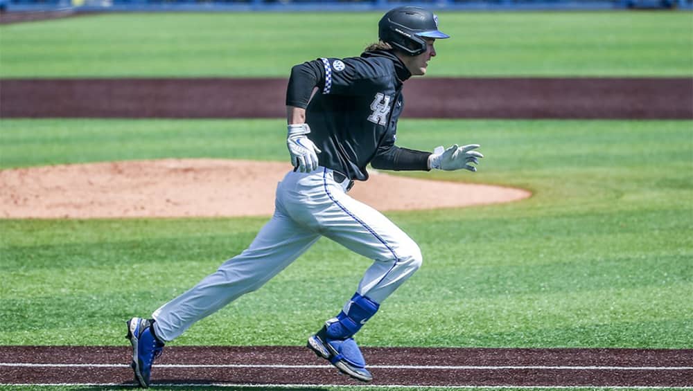 Baseball routs Illinois College