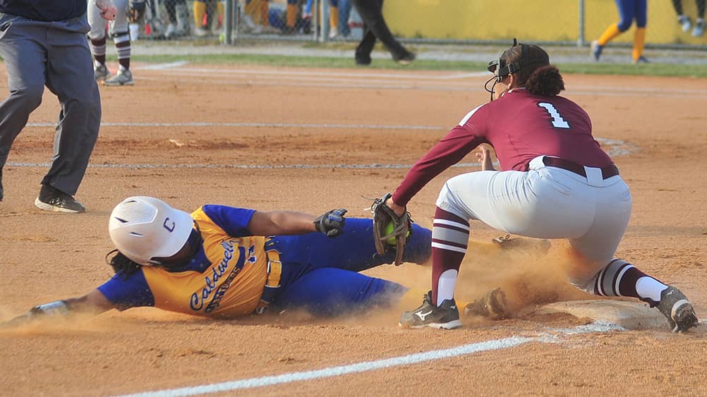 aj-hollowell-vs-madisonville