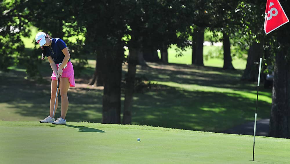 claire-knoth-at-regional-golf
