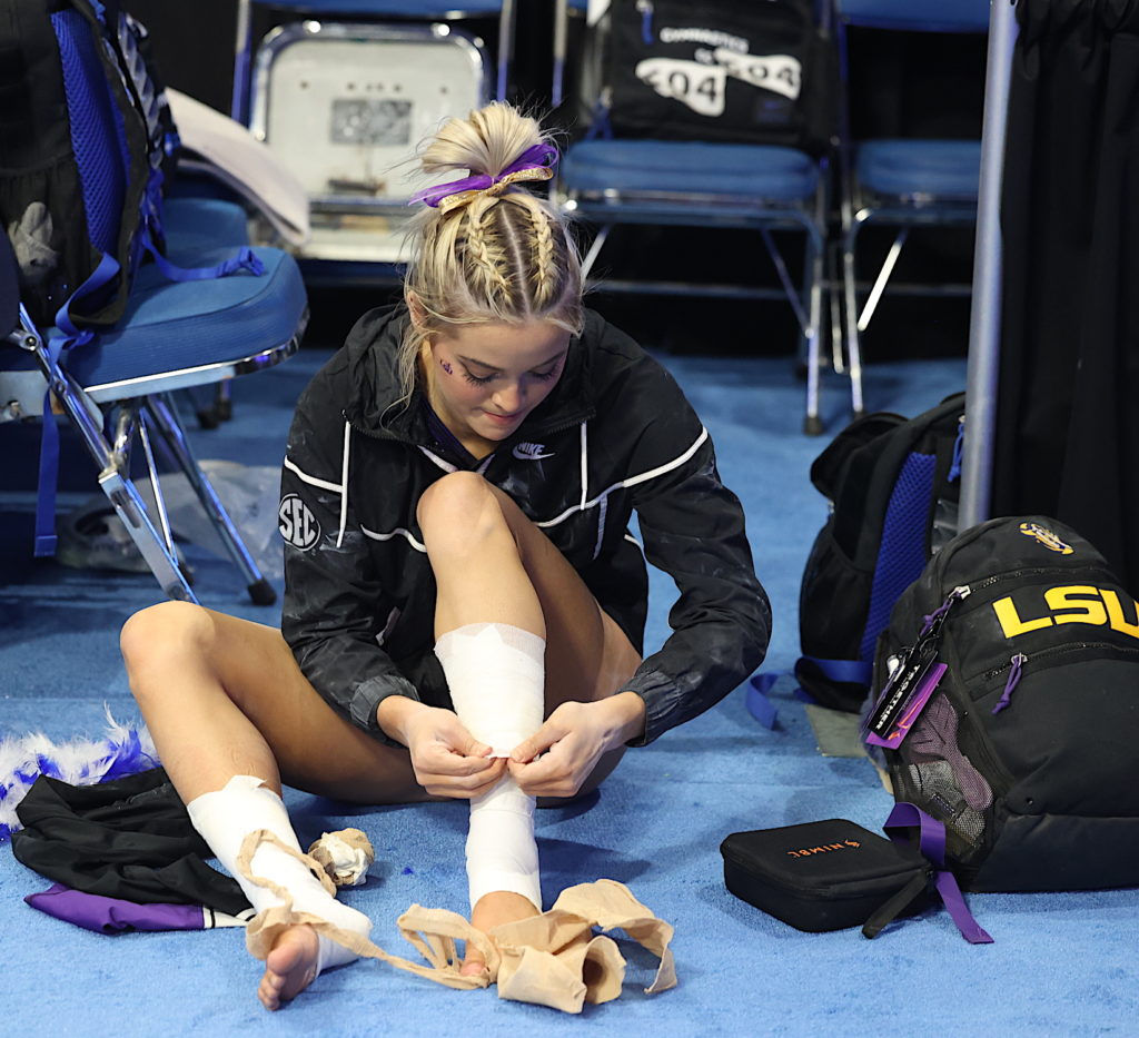 Injured social media star Olivia Dunne of LSU still big hit with fans at  Rupp Arena (W/ Photos) | Your Sports Edge 2021