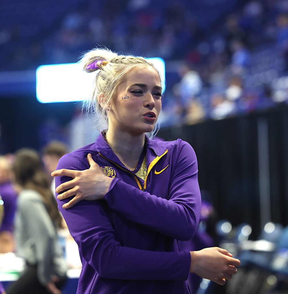 Injured social media star Olivia Dunne of LSU still big hit with fans at  Rupp Arena (W/ Photos) | Your Sports Edge 2021