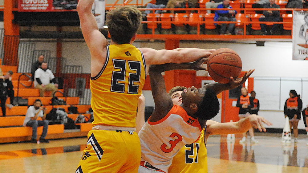 brady-shoulders-at-hoptown