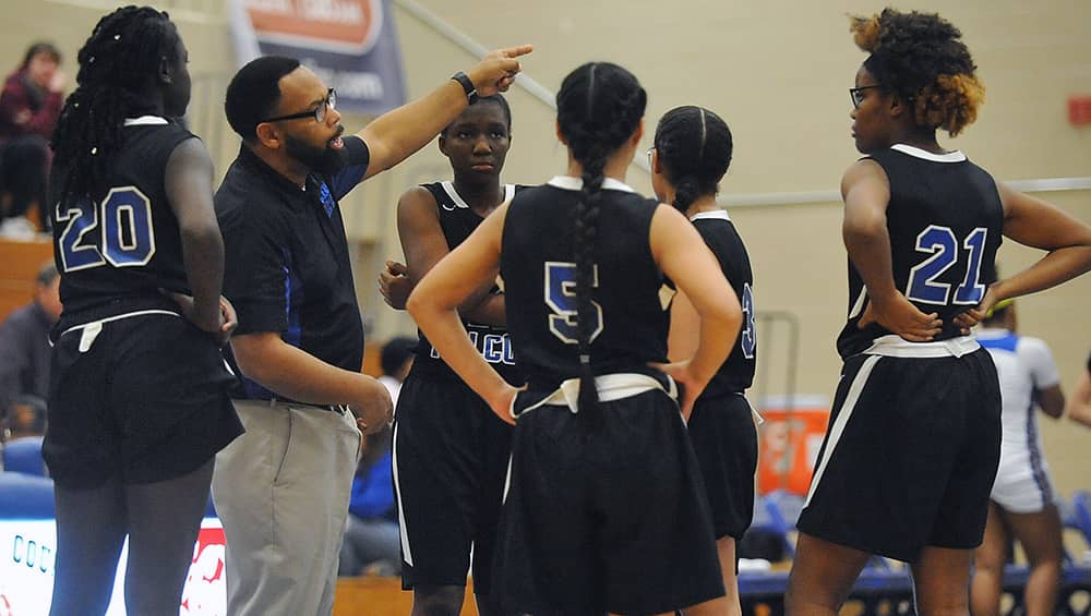 fort-campbell-girls-huddle