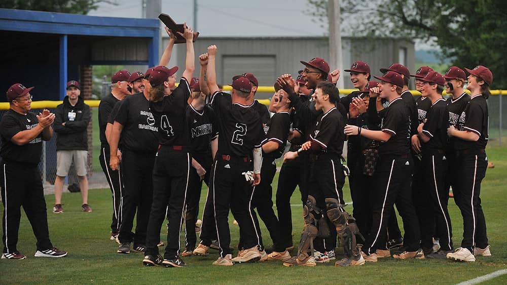 madisonville-baseball-with-district-trophy