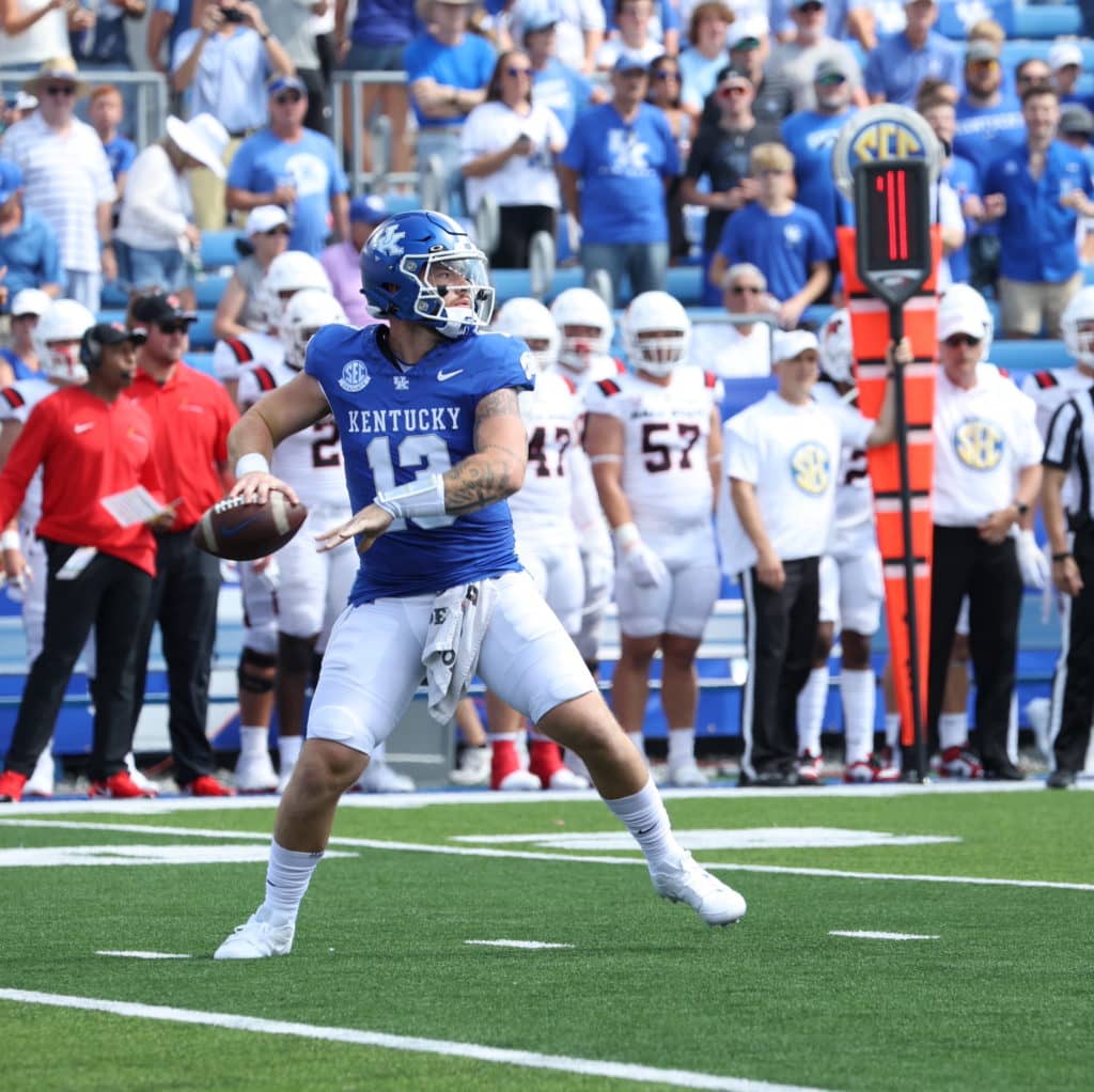 Devin Leary, Ray Davis lead Kentucky over Akron Zips