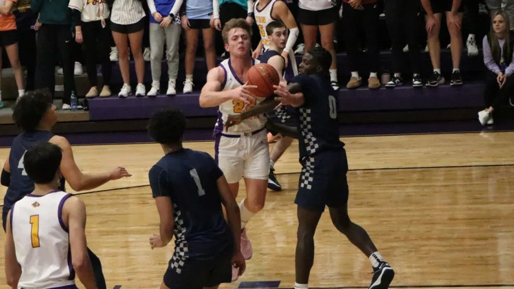 lyon-warren-cent-first-half-18-2