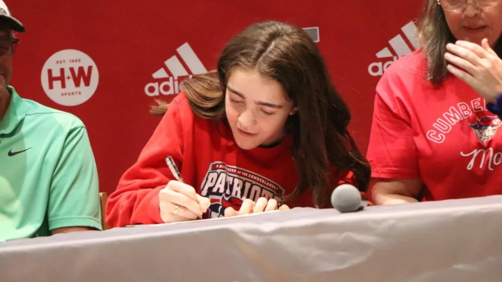 signing-darby-delph-44-2