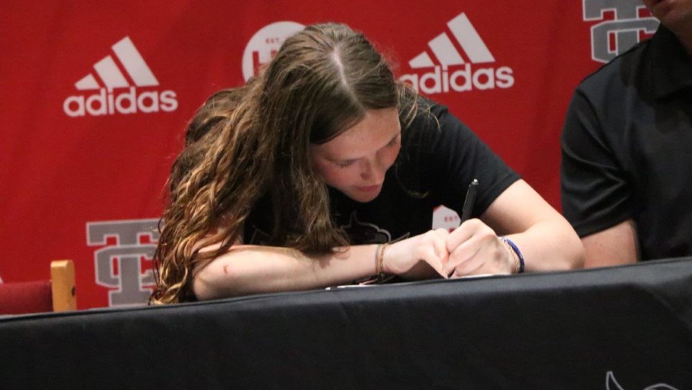 abby-williams-signing-5-2