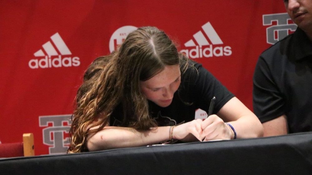 abby-williams-signing-5-2