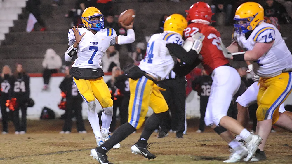 daelyn-lander-passes-at-mayfield