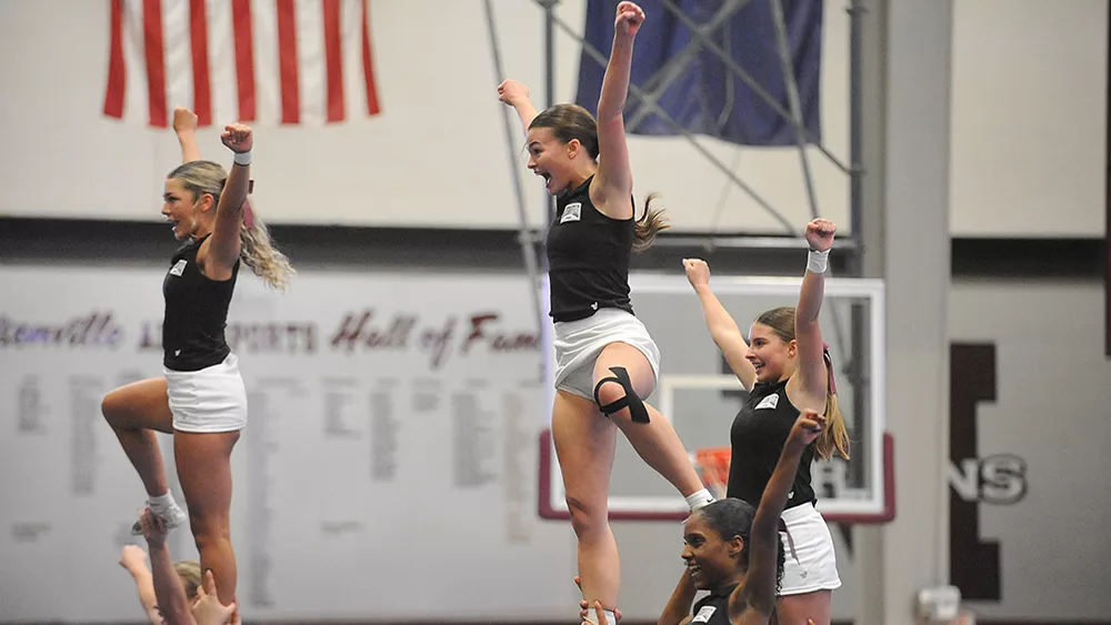 madisonville-cheerleaders