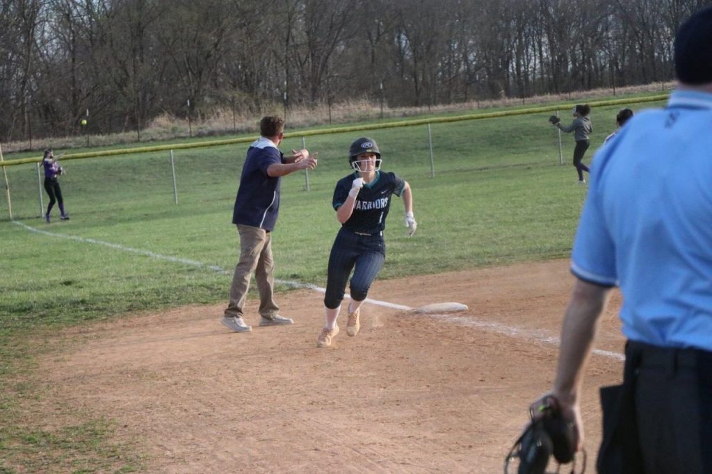 Lady Warriors Power Past Dawson Springs 21-6 (w/PHOTOS)