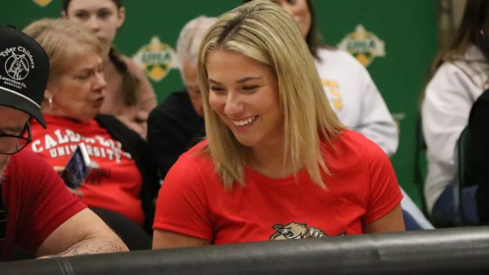 olivia-signing-48-2