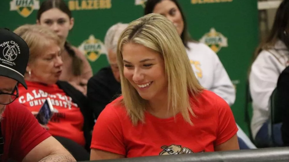 olivia-signing-48-2