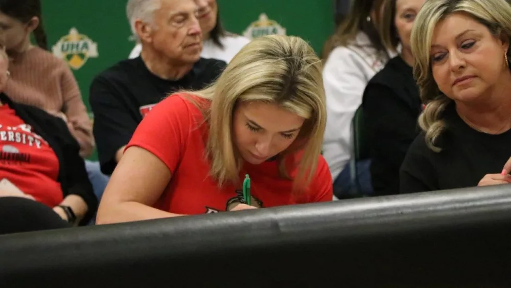 olivia-signing-38-2