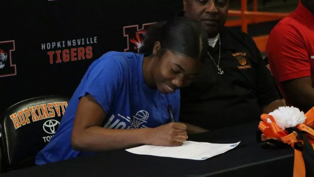 lashanti-signing-44-2