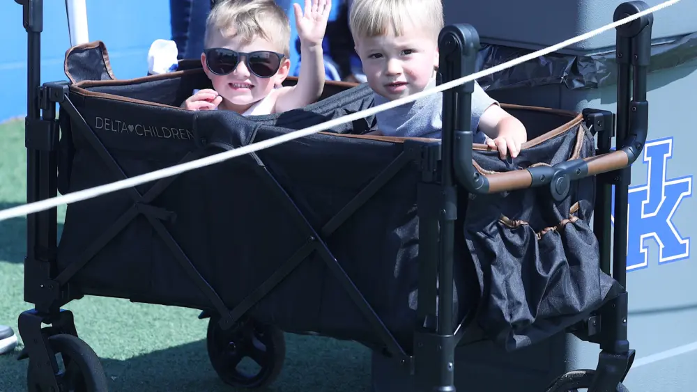 young-fans-2-15